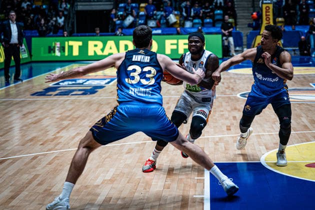 29 03 2026, xhfmx, Basketball easyCredit BBL Bundesliga, Frankfurt Skyliners Rostock Seawolves v l Ryan Hawkins Skyliners Frankfurt , TJ Crockett Jr Rostock Seawolves , Garai Zeeb Skyliners Frankfurt DFL DFB REGULATIONS PROHIBIT ANY USE OF PHOTOGRAPHS as IMAGE SEQUENCES and or QUASI VIDEO Frankfurt am Main