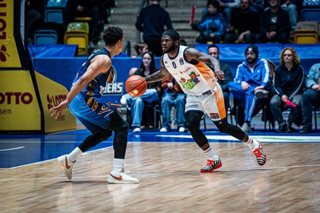 29 03 2026, xhfmx, Basketball easyCredit BBL Bundesliga, Frankfurt Skyliners Rostock Seawolves v l Garai Zeeb Skyliners Frankfurt , TJ Crockett Jr Rostock Seawolves DFL DFB REGULATIONS PROHIBIT ANY USE OF PHOTOGRAPHS as IMAGE SEQUENCES and or QUASI VIDEO Frankfurt am Main