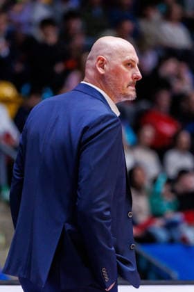 easycredit BBL, Frankfurt Skyliners Rostock Seawolves, 29 03 2026 Coach Przemyslaw Frasunkiewicz Rostock Seawolves on the sideline Game of the easycredit BBL Frankfurt Skyliners Rostock Seawolves on matchday 26 of the 25 26 season in the Süwag Energie ARENA on 29 03 2026 Copyright: xBEAUTIFULxSPORTS Hahnex