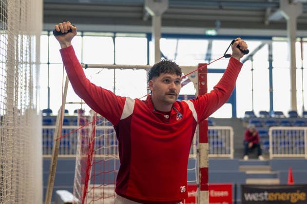 Jonathan Fischer SG BBM Bietigheim, 36 when warming up TuSEM Essen vs SG BBM Bietigheim, Handball, 2 HBL, 25 Matchday, Season 2025 2026, 29 03 2026 TuSEM Essen vs SG BBM Bietigheim, Handball, 2 HBL, 25 Matchday, Season 2025 2026, 29 03 2026 Essen Copyright: xEibner-Pressefoto ThomasxHaeslerx EP_THR
