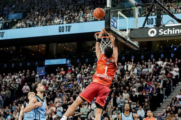 Germany easyCredit BBL, Main Round 2025 26, 22 Matchday Veolia Towers Hamburg vs FC Bayern Munich Basketball Barclays Arena Hamburg Oscar da Silva FC Bayern Munich Basketball, 1 , Leonard Thorpe Jr Veolia Towers Hamburg, 2 , Xavier Rathan Mayes FC Bayern Munich Basketball, 4 , Dunking Dunk Copyright: xStefanxTrochax