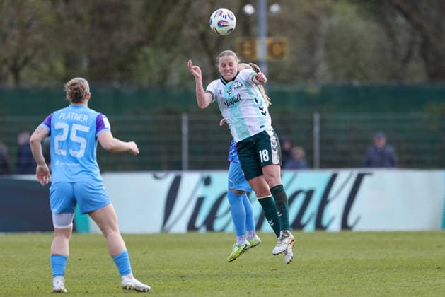 Lina Hausicke SV Werder Bremen, 18 at header, Action, Action, Game scene, THE DFB GUIDELINES PROHIBIT ANY USE OF PHOTOGRAPHS AS IMAGE SEQUENCES AND OR VIDEO LIKE PHOTOGRAPHS DFB REGULATIONS PROHIBIT ANY USE OF PHOTOGRAPHS AS IMAGE SEQUENCES AND OR QUASI VIDEO , 29 03 2026, Bremen Germany , Soccer, Google Pixel Women Bundesliga, SV Werder Bremen SGS Essen xobx