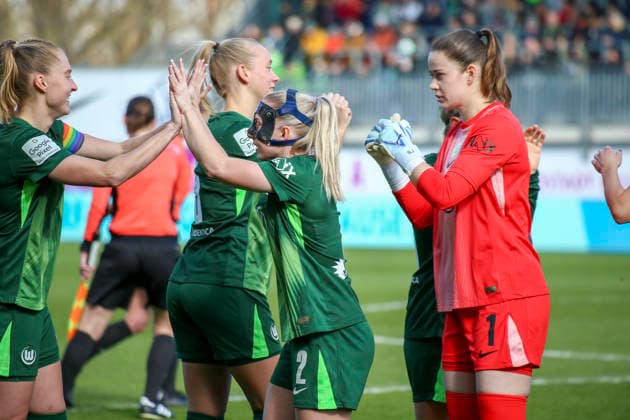 Germany Womens Bundesliga 2025 2026, Matchday 22 VfL Wolfsburg VS 1 FC Union Berlin AOK Stadion Wolfsburg Joy, emotions, jubilation Stina Johannes VfL Wolfsburg Women, 1 Thea Bjelde VfL Wolfsburg Women, 2 Wolfsburg Copyright: xAymanxAlahmedx