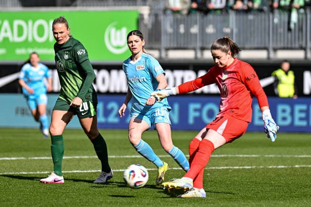 Soccer I Women I Season 2025 2026 I Bundesliga I 22 Matchday I VfL Wolfsburg 1 FC Union Berlin I 29 03 2026 Guro Bergsvand 20, VfL Wolfsburg , Eileen Michelle Campbell 10, 1 FC Union Berlin , Stina Johannes 1, VfL Wolfsburg Wolfsburg AOK Stadion Niedersachsen Germany Copyright: xLobeca InesxHähnelx