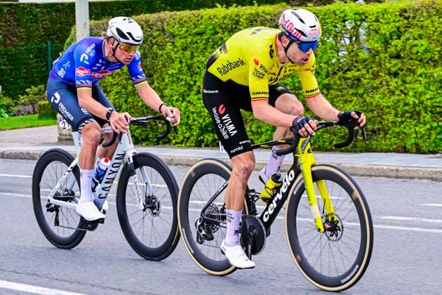 In Flanders Fields From Middelkerke to Wevelgem 2026 Cycling Race WEVELGEM, BELGIUM - MARCH 29 : VAN DER POEL Mathieu of Alpecin Premier Tech and VAN AERT Wout of Team Visma Lease a Bike in the escape pack during the 88th edition of In Flanders Fields From Middelkerke to Wevelgem an UCI World Tour 1.UWT one day cycling road race for Men Elite of 240 km with start in Middelkerke and finish in Wevelgem on March 29, 2026 in Wevelgem, Belgium, 29 03 2026 ( Motordriver Guy De Vuyst - Wevelgem Belgium  Copyright: xJanxDexMeuleneirx