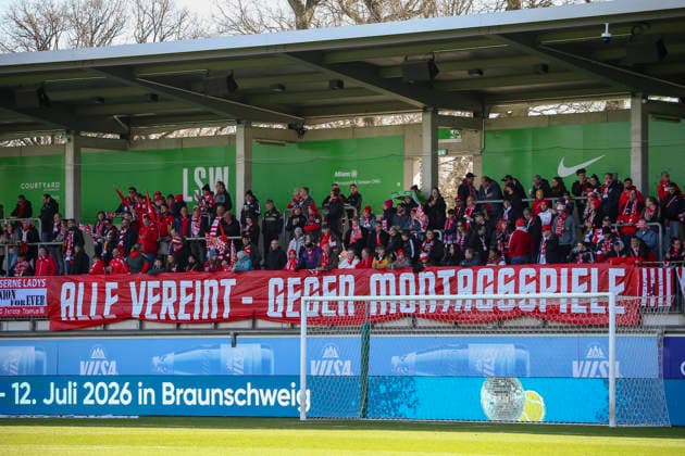 Germany Womens Bundesliga 2025 2026, 22 Matchday VfL Wolfsburg VS 1 FC Union Berlin AOK Stadion Wolfsburg Spectators, fans, stands, flag, banner, banner, choreography, fan choreography, Wolfsburg Copyright: xAymanxAlahmedx