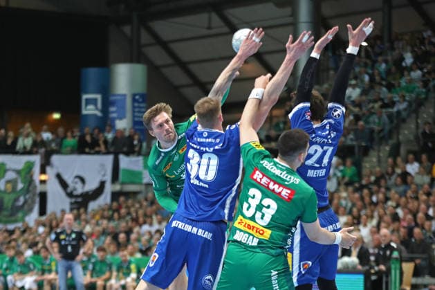 Handball DAIKIN HBL, SC DHfK Leipzig ThSV Eisenach 29 03 2026 Franz Semper 32, SC DHfK Leipzig rises to the throw Handball, DAIKIN HBL, 1 Bundesliga, Season 2025 2026, 26 Matchday SC DHfK Leipzig vs ThSV Eisenach on 29 03 2026 at the Quarterback Immobilien Arena Leipzig Copyright: xBEAUTIFULxSPORTS JanxKaeferx