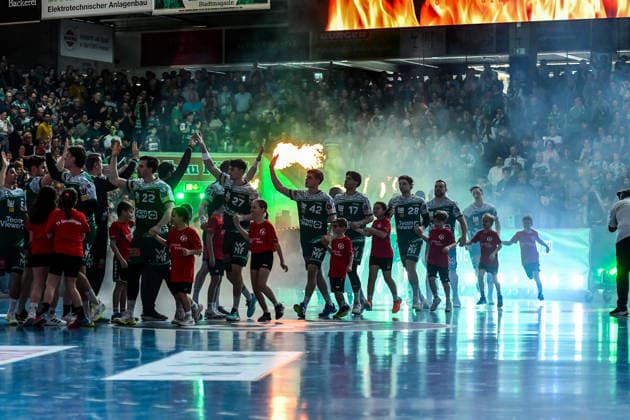 DAIKIN HBL Bundesliga Frisch Auf Göppingen HC Erlangen Göppingen, 29 03 2026 Entry of the Frisch AUF players Göppingen, 29 03 2026, 26 match day of the DAIKIN Handball Bundesliga, Frisch Auf Göppingen HC Erlangen EWS Arena, Göppingen Copyright: xBEAUTIFULxSPORTS Märklx