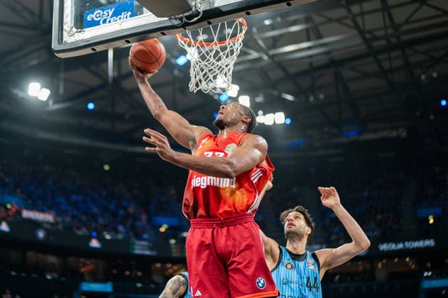 David McCormack FC Bayern Muenchen Basketball, 33 on a lay-up, Benedikt Turudic Veolia Towers Hamburg, 44 , GER, Veolia Towers Hamburg vs FC Bayern Muenchen Basketball, Basketball, Bundesliga, Matchday 22, Season 2025 2026, 29 03 2026 GER, Veolia Towers Hamburg vs FC Bayern Muenchen Basketball, Basketball, Bundesliga, Matchday 22, Season 2025 2026, 29 03 2026 Hamburg Copyright: xEibner-Pressefoto MaxxVincenx EP_MVN