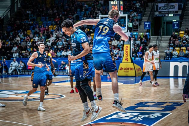 29 03 2026, xhfmx, Basketball easyCredit BBL Bundesliga, Frankfurt Skyliners Rostock Seawolves v l Garai Zeeb Skyliners Frankfurt und Till Pape Skyliners Frankfurt jubeln DFL DFB REGULATIONS PROHIBIT ANY USE OF PHOTOGRAPHS as IMAGE SEQUENCES and or QUASI VIDEO Frankfurt am Main
