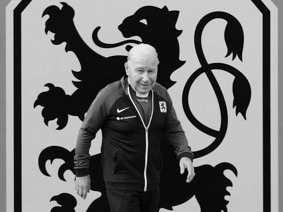 ATTENTION PICTURE HAS BEEN EDITED Here in the picture Karsten Wettberg, former coach at TSV 1860 Munich, among others, who died on Sunday afternoon, death, dead, picture therefore in black and white, 2022 in the background the logo of the club