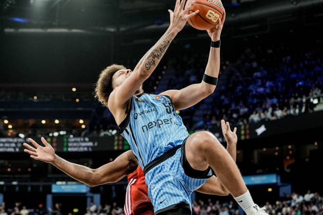 Germany easyCredit BBL, Main Round 2025 26, 22 Matchday Veolia Towers Hamburg vs FC Bayern Munich Basketball Barclays Arena Hamburg Zacharie Perrin Veolia Towers Hamburg, 52 , Lay Up Korbleger Copyright: xStefanxTrochax
