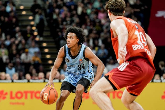 Germany easyCredit BBL, Main Round 2025 26, 22 Matchday Veolia Towers Hamburg vs FC Bayern Munich Basketball Barclays Arena Hamburg Ross Williams Veolia Towers Hamburg, 34 , Justinian Jessup FC Bayern Munich Basketball, 10 Copyright: xStefanxTrochax