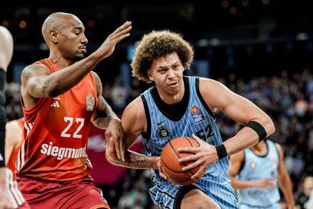 Germany easyCredit BBL, Main Round 2025 26, 22 Matchday Veolia Towers Hamburg vs FC Bayern Munich Basketball Barclays Arena Hamburg Zacharie Perrin Veolia Towers Hamburg, 52 , Isaiah Mike FC Bayern Munich Basketball, 22 Copyright: xStefanxTrochax