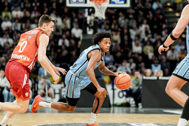 Germany easyCredit BBL, Main Round 2025 26, 22 Matchday Veolia Towers Hamburg vs FC Bayern Munich Basketball Barclays Arena Hamburg Ross Williams Veolia Towers Hamburg, 34 , Neno Dimitrijevic FC Bayern Munich Basketball, 0 Copyright: xStefanxTrochax