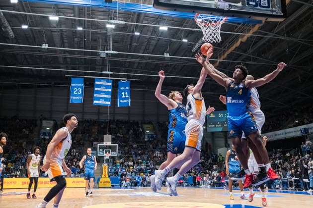 easycredit BBL, Frankfurt Skyliners Rostock Seawolves, 29 03 2026 Nahiem Alleyne Frankfurt Skyliners, 4 fights for a rebound Game of the easycredit BBL Frankfurt Skyliners Rostock Seawolves on matchday 26 of the 25 26 season at the Süwag Energie ARENA on 29 03 2026 Copyright: xBEAUTIFULxSPORTS Hahnex
