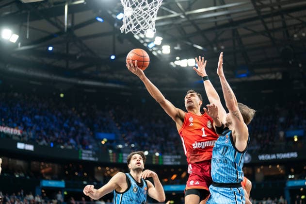 Oscar da Silva FC Bayern Muenchen Basketball, 01 on a lay-up, Niklas Wimberg Veolia Towers Hamburg, 17 , GER, Veolia Towers Hamburg vs FC Bayern Muenchen Basketball, Basketball, Bundesliga, Matchday 22, Season 2025 2026, 29 03 2026 GER, Veolia Towers Hamburg vs FC Bayern Muenchen Basketball, Basketball, Bundesliga, Matchday 22, Season 2025 2026, 29 03 2026 Hamburg Copyright: xEibner-Pressefoto MaxxVincenx EP_MVN
