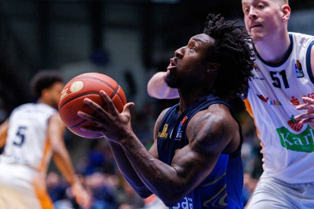 easycredit BBL, Frankfurt Skyliners Rostock Seawolves, 29 03 2026 Isaiah Swope Frankfurt Skyliners, 1 under the basket against Bent Leuchten Rostock Seawolves, 51 Game of the easycredit BBL Frankfurt Skyliners Rostock Seawolves on Matchday 26 of the 25 26 season at Süwag Energie ARENA on 29 03 2026 Copyright: xBEAUTIFULxSPORTS Hahnex