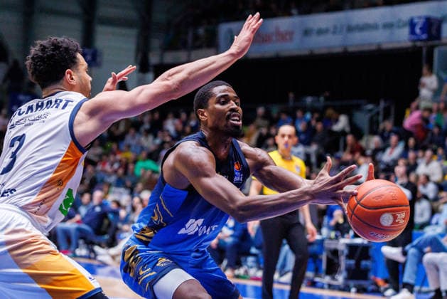 easycredit BBL, Frankfurt Skyliners Rostock Seawolves, 29 03 2026 William Christmas Frankfurt Skyliners, 8 against Dominic Lockhart Rostock Seawolves, 3 Game of the easycredit BBL Frankfurt Skyliners Rostock Seawolves on Matchday 26 of the 25 26 season at the Süwag Energie ARENA on 29 03 2026 Copyright: xBEAUTIFULxSPORTS Hahnex