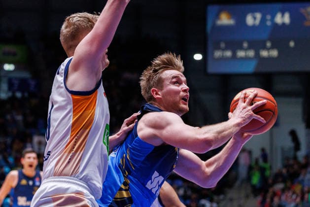 easycredit BBL, Frankfurt Skyliners Rostock Seawolves, 29 03 2026 Till Pape Frankfurt Skyliners, 19 under the basket against Bent Leuchten Rostock Seawolves, 51 Game of the easycredit BBL Frankfurt Skyliners Rostock Seawolves on Matchday 26 of the 25 26 season at Süwag Energie ARENA on 29 03 2026 Copyright: xBEAUTIFULxSPORTS Hahnex
