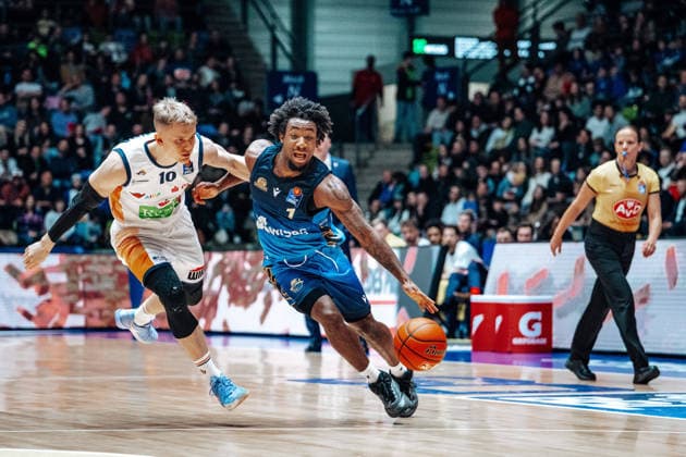Lukasz Kolenda Rostock Seawolves 10 , Isaiah Swope Skyliners Frankfurt, 01 GER, Skyliners Frankfurt vs Rostock Seawolves, easycredit BBL, Bundesliga, Matchday 26, Season 2025 2026 29 03 2026 Eibner Pressefoto Attila Ziga GER, Skyliners Frankfurt vs Rostock Seawolves, easycredit BBL, Bundesliga, Matchday 26, Season 2025 2026 29 03 2026 Frankfurt am Main Copyright: xEibner-Pressefotox EP_AZA
