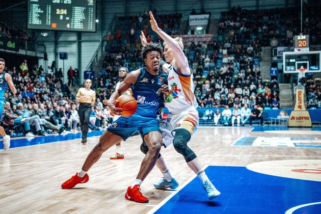 Nahiem Alleyne Skyliners Frankfurt, 04 , Lukasz Kolenda Rostock Seawolves 10 GER, Skyliners Frankfurt vs Rostock Seawolves, easycredit BBL, Bundesliga, Matchday 26, Season 2025 2026 29 03 2026 Eibner Pressefoto Attila Ziga GER, Skyliners Frankfurt vs Rostock Seawolves, easycredit BBL, Bundesliga, Matchday 26, Season 2025 2026 29 03 2026 Frankfurt am Main Copyright: xEibner-Pressefotox EP_AZA