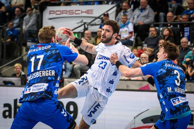 Tim Suton TBV Lemgo Lippe, 23 between Samuel Roethlisberger TVB Stuttgart, 17 and Max Haefner TVB Stuttgart, 03 GER, TVB Stuttgart TBV Lemgo Lippe, DAIKIN HBL, Handball, Bundesliga, 26 Matchday, Season 2025 2026, 29 03 2026 GER, TVB Stuttgart TBV Lemgo Lippe, DAIKIN HBL, Handball, Bundesliga, 26 Matchday, Season 2025 2026, 29 03 2026 Stuttgart Copyright: xSandyxDinkelackerx EP_SDR