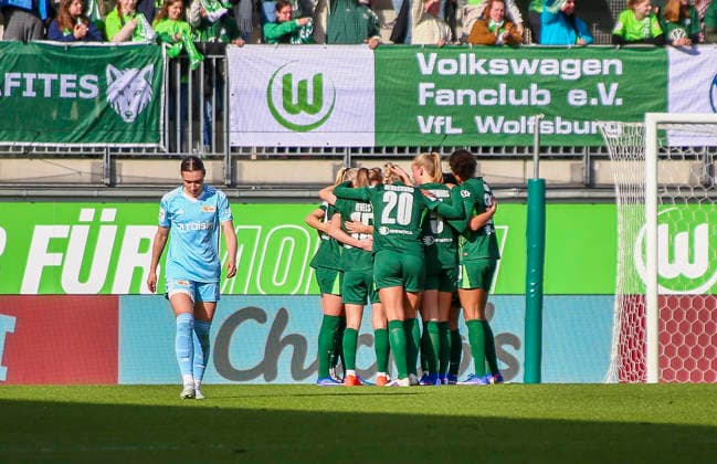 Germany Womens Bundesliga 2025 2026, Matchday 22 VfL Wolfsburg VS 1 FC Union Berlin AOK Stadion Wolfsburg Goal and goal celebration for team photo, long shot VfL Wolfsburg Women Wolfsburg Copyright: xAymanxAlahmedx