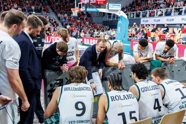 Jacques Schneider Vet Concept Gladiators Trier, Coach , Timeout, BMA365 Bamberg Baskets vs Vet Concept Gladiators Trier, Basketball, easyCredit BBL, Matchday 26, 29 03 2026 BMA365 Bamberg Baskets vs Vet Concept Gladiators Trier, Basketball, easyCredit BBL, Matchday 26, 29 03 2026 Bamberg Copyright: xEibner-Pressefoto G.xSantemizx EP_EER