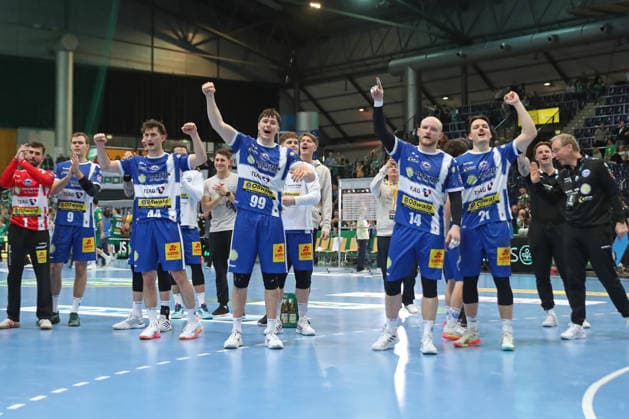 Handball DAIKIN HBL, SC DHfK Leipzig ThSV Eisenach 29 03 2026 The Eisenach team celebrates the draw with its fans like a victory Emotions Handball, DAIKIN HBL, 1 Bundesliga, Season 2025 2026, Matchday 26 SC DHfK Leipzig vs ThSV Eisenach on 29 03 2026 at Quarterback Immobilien Arena Leipzig Copyright: xBEAUTIFULxSPORTS JanxKaeferx