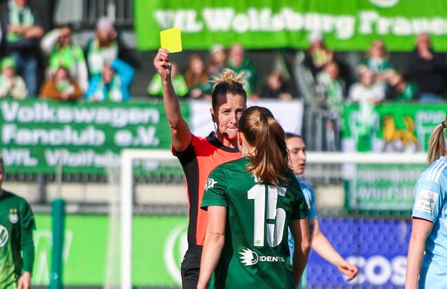 Germany Womens Bundesliga 2025 2026, Matchday 22 VfL Wolfsburg VS 1 FC Union Berlin AOK Stadion Wolfsburg Yellow card for player Janou Levels VfL Wolfsburg Women, 15 Referee Anna Lena Heidenreich Wolfsburg Copyright: xAymanxAlahmedx