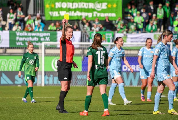 Germany Womens Bundesliga 2025 2026, Matchday 22 VfL Wolfsburg VS 1 FC Union Berlin AOK Stadion Wolfsburg Yellow card for player Janou Levels VfL Wolfsburg Women, 15 Referee Anna Lena Heidenreich Wolfsburg Copyright: xAymanxAlahmedx