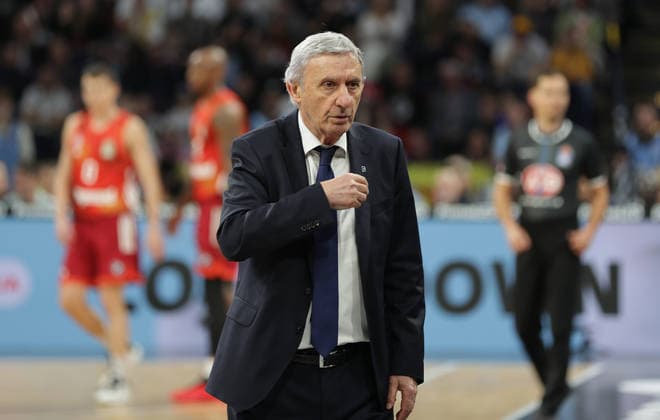 Head coach Svetislav Pesic angry Basketball, Men, Season 2025 2026, easyCredit Basketball Bundesliga, Basketball, Veolia Hamburg Towers vs FC Bayern Muenchen