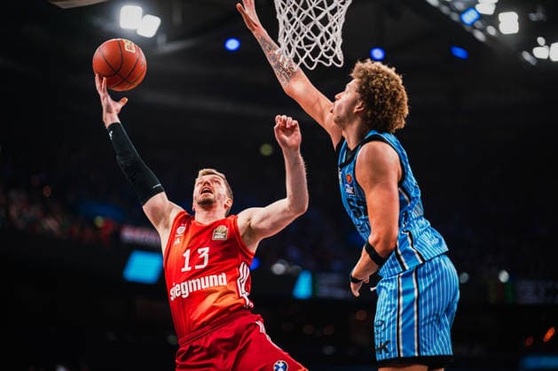 Easycredit BBL Veolia Towers Hamburg FC Bayern Munich Basketball, 29 03 2026 Andreas Obst FC Bayern Munich Basketball, 13 throws, next to him Zacharie Perrin Veolia Towers Hamburg, 52 Easycredit BBL Veolia Towers Hamburg vs FC Bayern Munich Basketball on 29 03 2026 at Barclays Arena, Hamburg Copyright: xBEAUTIFULxSPORTS Tonhäuserx