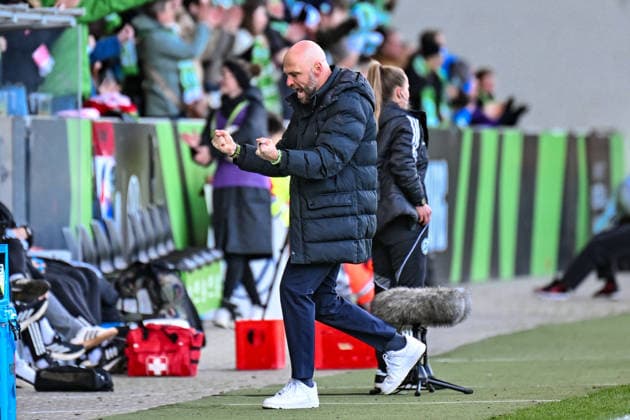 Soccer I Women I Season 2025 2026 I Bundesliga I 22 Matchday I VfL Wolfsburg 1 FC Union Berlin I 29 03 2026 Goal celebration Stephan Lerch Coach, VfL Wolfsburg after the equalizer to 1 1 Crop, close-up, portrait, portrait, single photo, single image, body Wolfsburg AOK Stadium Lower Saxony Germany Copyright: xLobeca InesxHähnelx