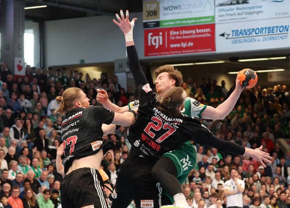 29 03 2026, Germany, Göppingen, Handball DAIKIN HBL, FRISCH AUF Göppingen vs HC Erlangen, f l Maciej Gebala HC , Antonio Metzner HC , Erik Persson FAG