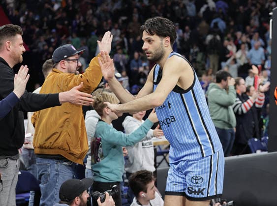Benedikt Turudic Veolia Towers Hamburg celebrates with the fans Basketball, Men, Season 2025 2026, easyCredit Basketball Bundesliga, Basketball, Veolia Hamburg Towers vs FC Bayern Muenchen, 96 81