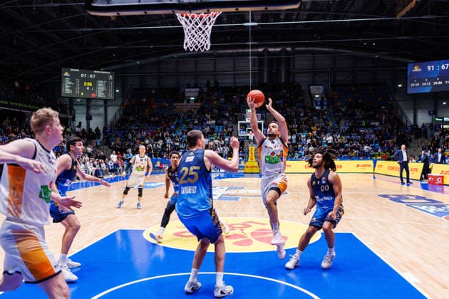 easycredit BBL, Frankfurt Skyliners Rostock Seawolves, 29 03 2026 Elias Baggette Rostock Seawolves, 4 pulls to the basket Game of the easycredit BBL Frankfurt Skyliners Rostock Seawolves on Matchday 26 of the 25 26 season at the Süwag Energie ARENA on 29 03 2026 Copyright: xBEAUTIFULxSPORTS Hahnex