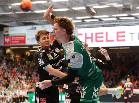 29 03 2026, Germany, Göppingen, Handball DAIKIN HBL, FRISCH AUF Göppingen vs HC Erlangen, f l Tim Gömmel HC , Victor Klöve FAG