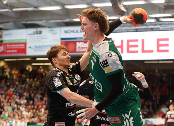 29 03 2026, Germany, Göppingen, Handball DAIKIN HBL, FRISCH AUF Göppingen vs HC Erlangen, f l Tim Gömmel HC , Victor Klöve FAG