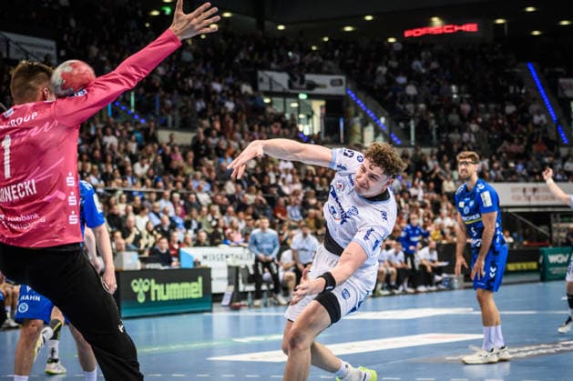 Joel Willecke TBV Lemgo Lippe, 24 vs Mateusz Kornecki TVB Stuttgart, 01 GER, TVB Stuttgart TBV Lemgo Lippe, DAIKIN HBL, Handball, Bundesliga, 26 Matchday, Season 2025 2026, 29 03 2026 GER, TVB Stuttgart TBV Lemgo Lippe, DAIKIN HBL, Handball, Bundesliga, 26 Matchday, Season 2025 2026, 29 03 2026 Stuttgart Copyright: xSandyxDinkelackerx EP_SDR