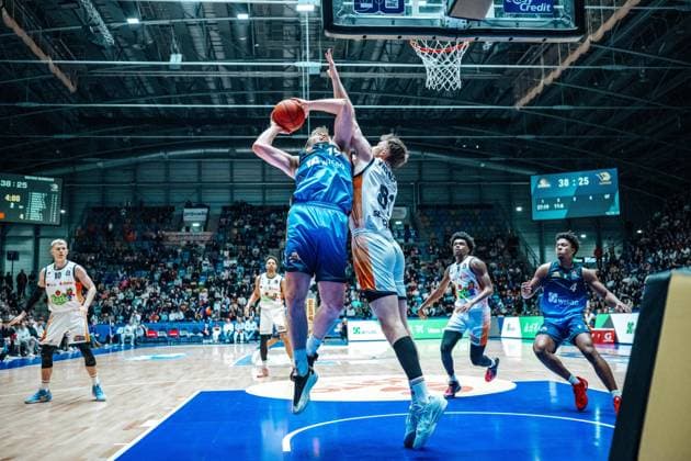 Till Pape Skyliners Frankfurt, 19 , Andy van Vliet Rostock Seawolves 81 GER, Skyliners Frankfurt vs Rostock Seawolves, easycredit BBL, Bundesliga, Matchday 26, Season 2025 2026 29 03 2026 Eibner Pressefoto Attila Ziga GER, Skyliners Frankfurt vs Rostock Seawolves, easycredit BBL, Bundesliga, Matchday 26, Season 2025 2026 29 03 2026 Frankfurt am Main Copyright: xEibner-Pressefotox EP_AZA