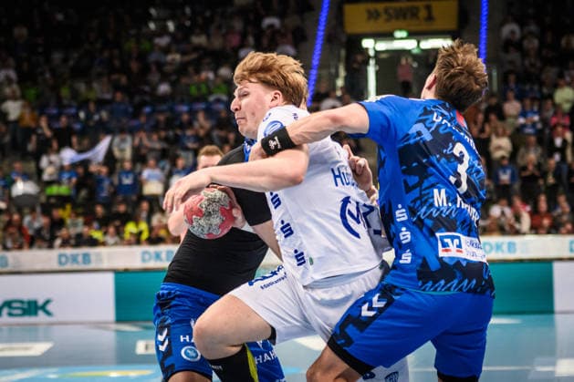 Lukas Hutecek TBV Lemgo Lippe, 02 between Samuel Roethlisberger TVB Stuttgart, 17 hidden and Max Haefner TVB Stuttgart, 03 GER, TVB Stuttgart TBV Lemgo Lippe, DAIKIN HBL, Handball, Bundesliga, 26 Matchday, Season 2025 2026, 29 03 2026 GER, TVB Stuttgart TBV Lemgo Lippe, DAIKIN HBL, Handball, Bundesliga, 26 Matchday, Season 2025 2026, 29 03 2026 Stuttgart Copyright: xSandyxDinkelackerx EP_SDR