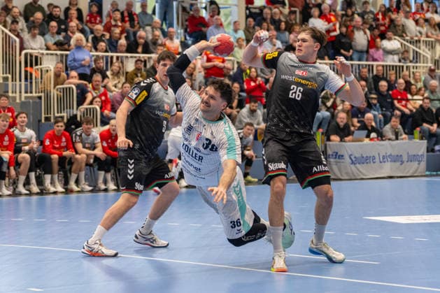 Jonathan Fischer SG BBM Bietigheim, 36 comes to throw against Tom Wolf TuSEM Essen, 26 TuSEM Essen vs SG BBM Bietigheim, Handball, 2 HBL, 25 Matchday, Season 2025 2026, 29 03 2026 TuSEM Essen vs SG BBM Bietigheim, Handball, 2 HBL, 25 Matchday, Season 2025 2026, 29 03 2026 Essen Copyright: xEibner-Pressefoto ThomasxHaeslerx EP_THR