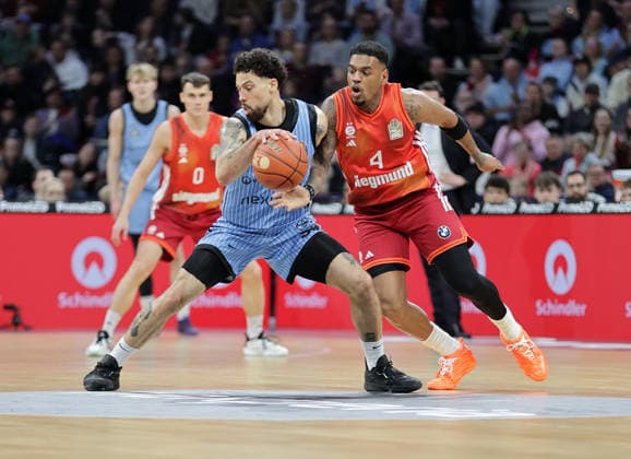 Devon Daniels Veolia Towers Hamburg , Xavier Rathan Mayes FC Bayern Muenchen Basketball, Men, Season 2025 2026, easyCredit Basketball Bundesliga, Basketball, Veolia Hamburg Towers vs FC Bayern Muenchen, 96 81