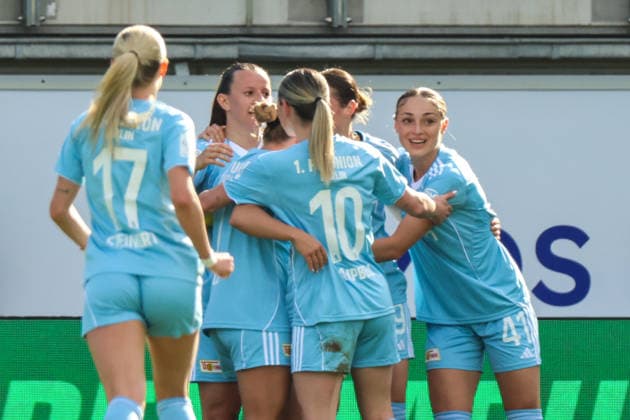 Wolfsburg, Germany 29 March 2026 1 Womens Bundesliga 22 Matchday VfL Wolfsburg vs Union Berlin In the picture from left the second goal scorer Hannah Eurlings Union Berlin scores the goal to make it 1-0 for Berlin and cheers with her teammates Copyright: HMBxMedia MadeleinexFantini