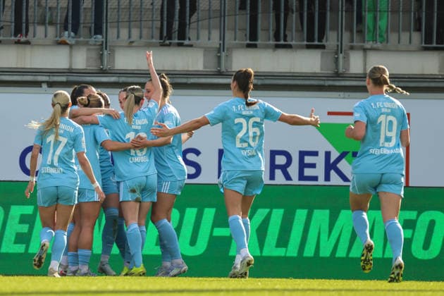 Wolfsburg, Germany 29 March 2026 1 Womens Bundesliga 22 Matchday VfL Wolfsburg vs Union Berlin In the picture Goalscorer Hannah Eurlings Union Berlin , hidden in the picture, scores the 1-0 goal for Berlin and cheers with her teammates Copyright: HMBxMedia MadeleinexFantini