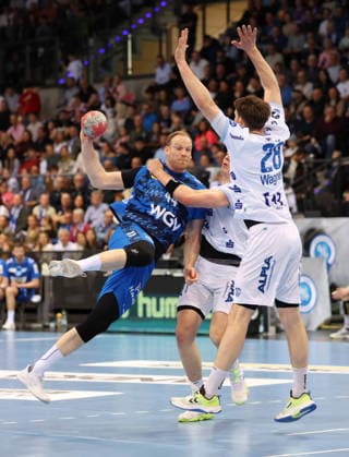 29 03 2026, Germany, Stuttgart, Handball Bundesliga, TVB Stuttgart vs Lemgo Lippe, f l Lenny Rubin TVB , Hendrik Wagner Lemgo