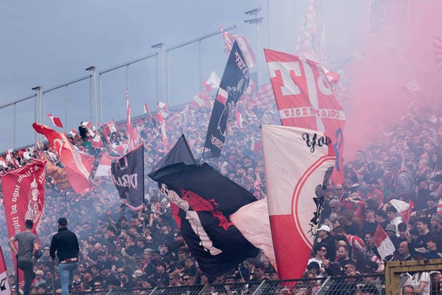L.R. Vicenza s fans celebrate their victory at the end of the match during the match of 6th day of the Serie A Championship between L.R. Vicenza vs Union Brescia at the Romeo Menti Stadium on 29 March 2026 in Vicenza, VI.  Copyright: xEmanuelexPennacchio IPAxSportx xipa-agency.netx xx IPA_73605066 IPA_Agency_IPA73605066