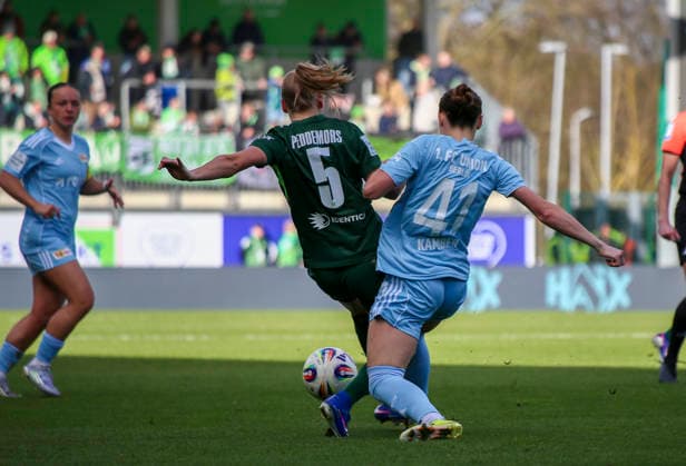Germany Womens Bundesliga 2025 2026, 22 Matchday VfL Wolfsburg VS 1 FC Union Berlin AOK Stadion Wolfsburg Ella Peddemors VfL Wolfsburg Women, 5 Lia Kamber 1 FC Union Berlin Women, 41 Wolfsburg Copyright: xAymanxAlahmedx